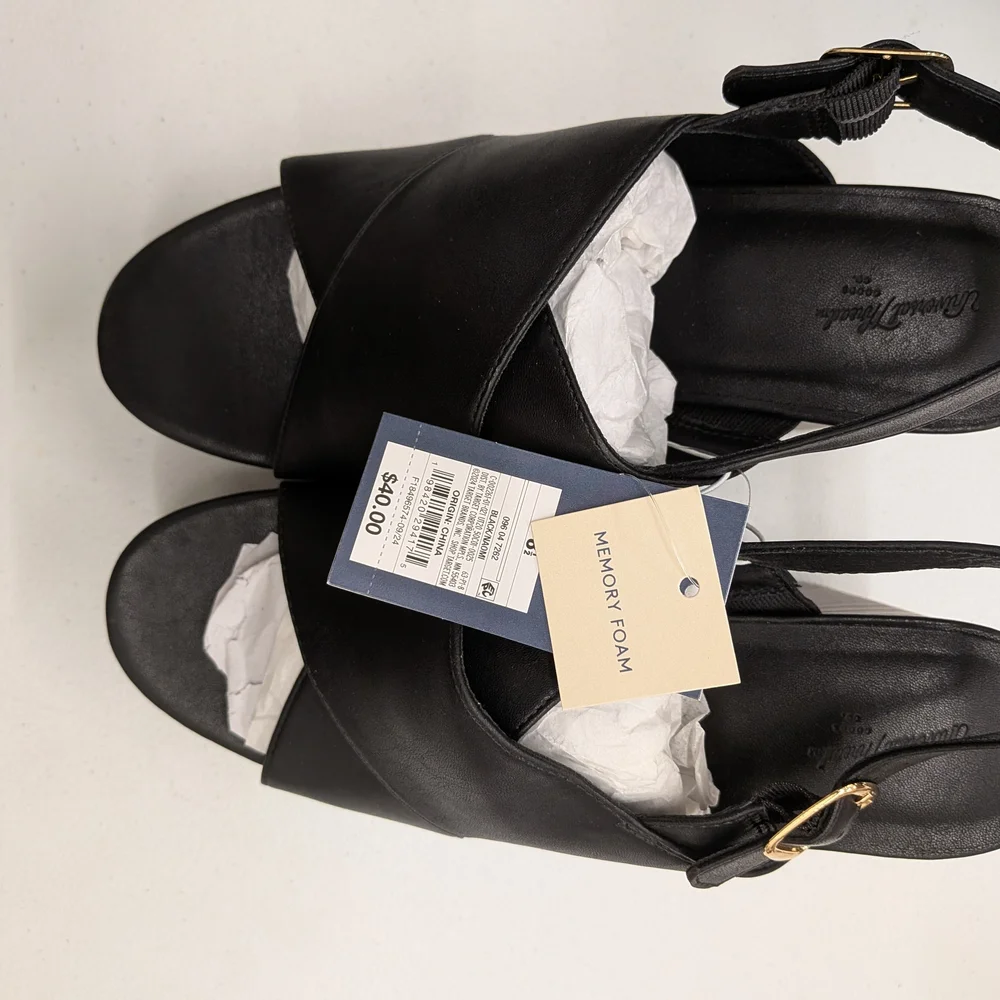 Universal Thread Black Platform Wedge Sandals with Wood-Effect Sole